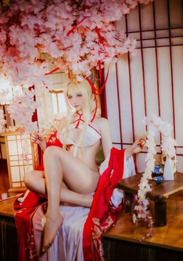 蜜桃臀精品自拍网_1080P电影完整版在线观看
