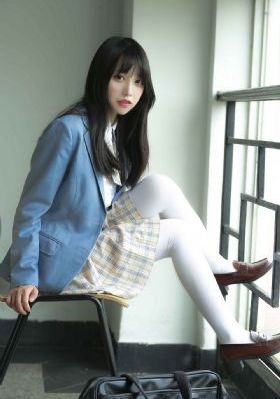 jennie禁欲系无框眼镜女_4K高清在线