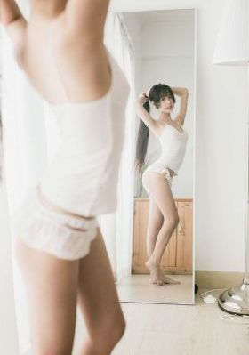 女生做人体写生的目的_4K高清在线观看